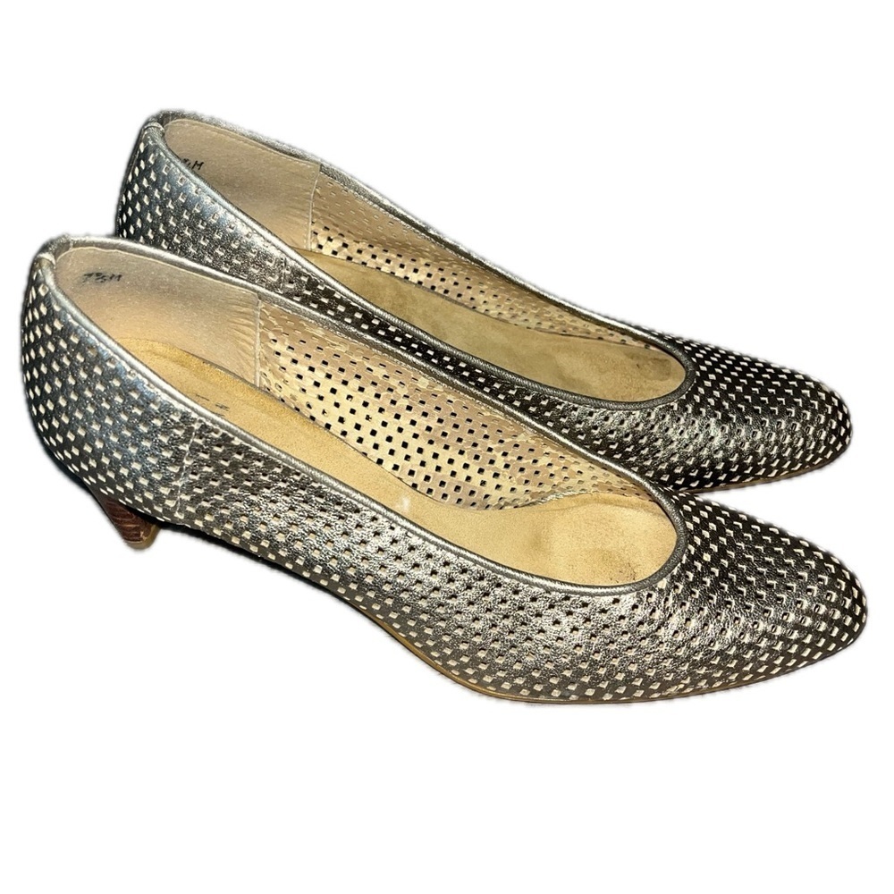Stuart Weitzman Auth $399 Women's Gold Leather Cutout Accent Pumps Size 7.5M - Picture 4 of 10